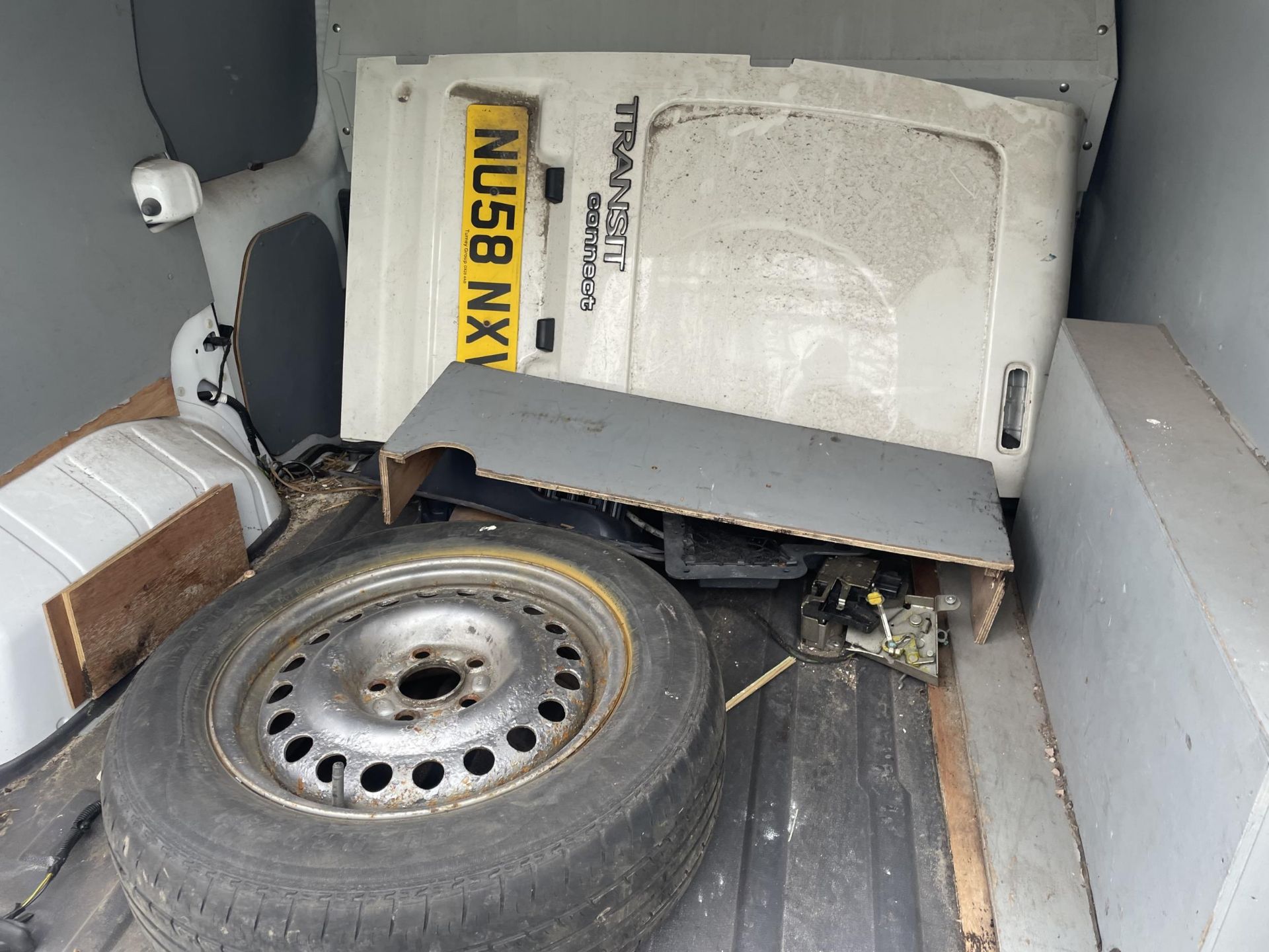 A FORD TRANSIT CONNECT TDCI NU58 NXV APPROX 90000 MILES SPARES OR REPAIR SOLD AS SEEN NO VAT - Image 5 of 7
