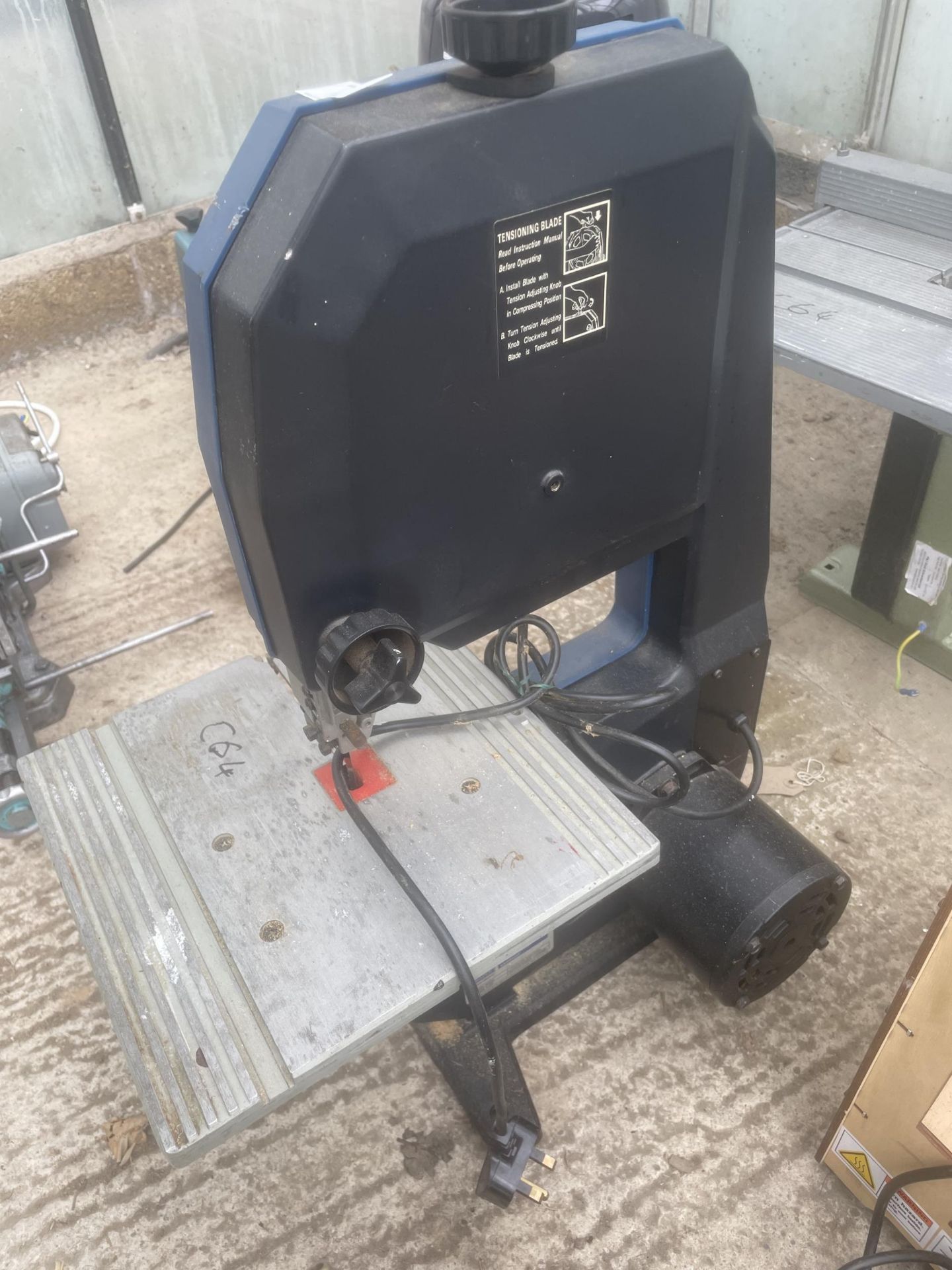 A DRAPER 9"TWO WHEEL BAND SAW NO VAT - Image 4 of 4