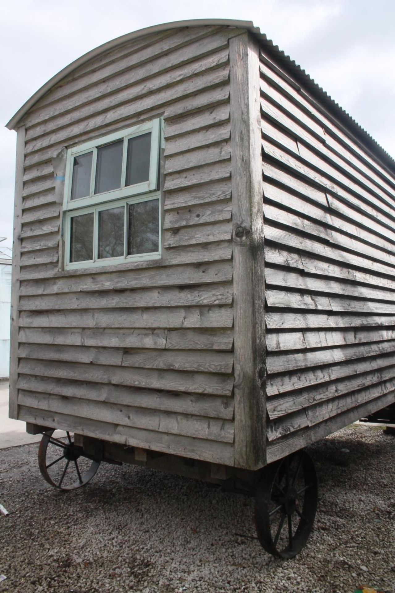 SHEPHERDS HUT OAK CHASSIS CEDAR CLAD A PROJECT TO FINISH NO VAT - Image 3 of 5