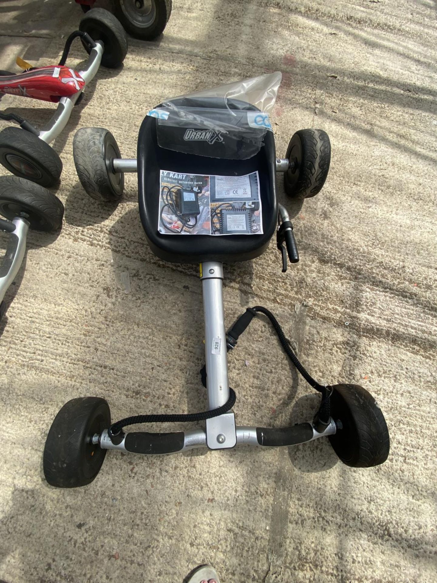 URBAN SILVER BILLY CART (NO CHARGER BUT USES A UNIVERSAL CHARGER) - NO VAT