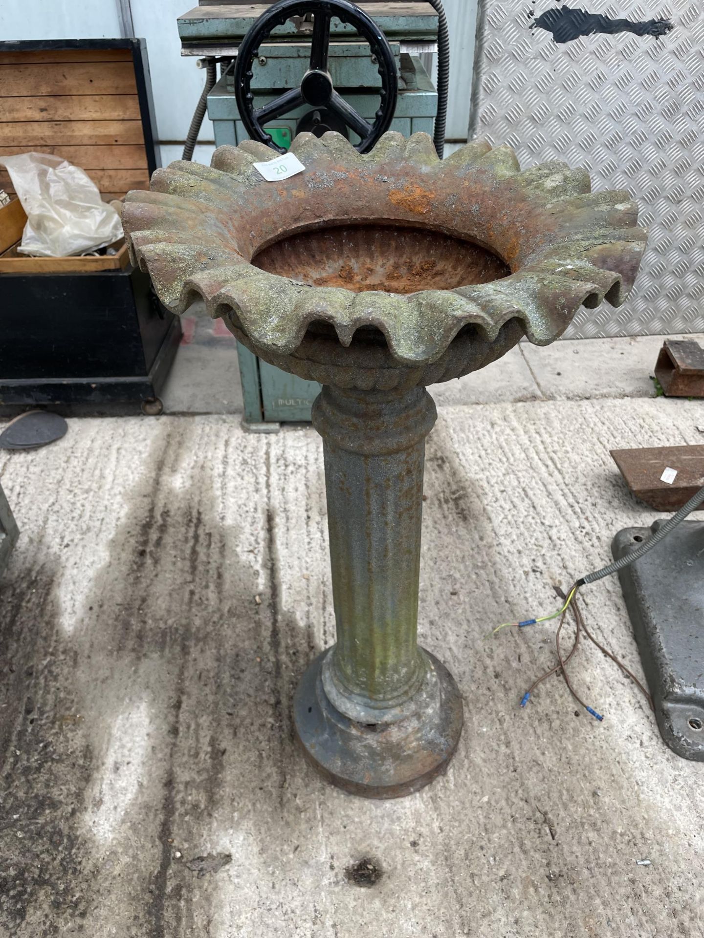 AN ORNATE BIRDBATH A/F NO VAT