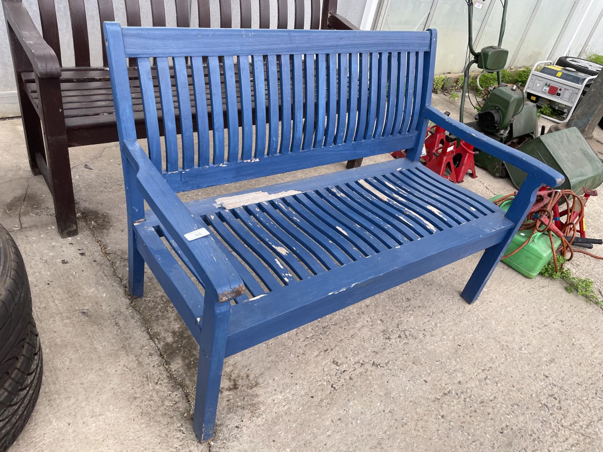 A WOODEN GARDEN BENCH NO VAT