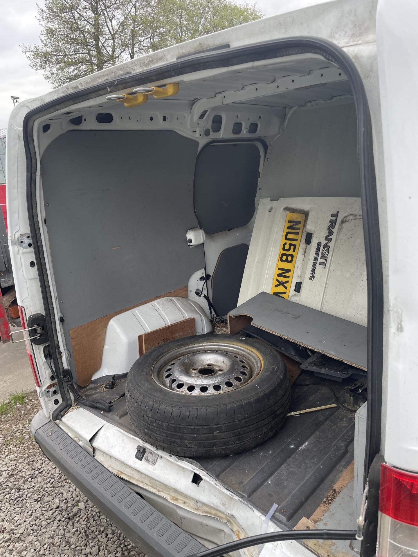 A FORD TRANSIT CONNECT TDCI NU58 NXV APPROX 90000 MILES SPARES OR REPAIR SOLD AS SEEN NO VAT - Image 4 of 7