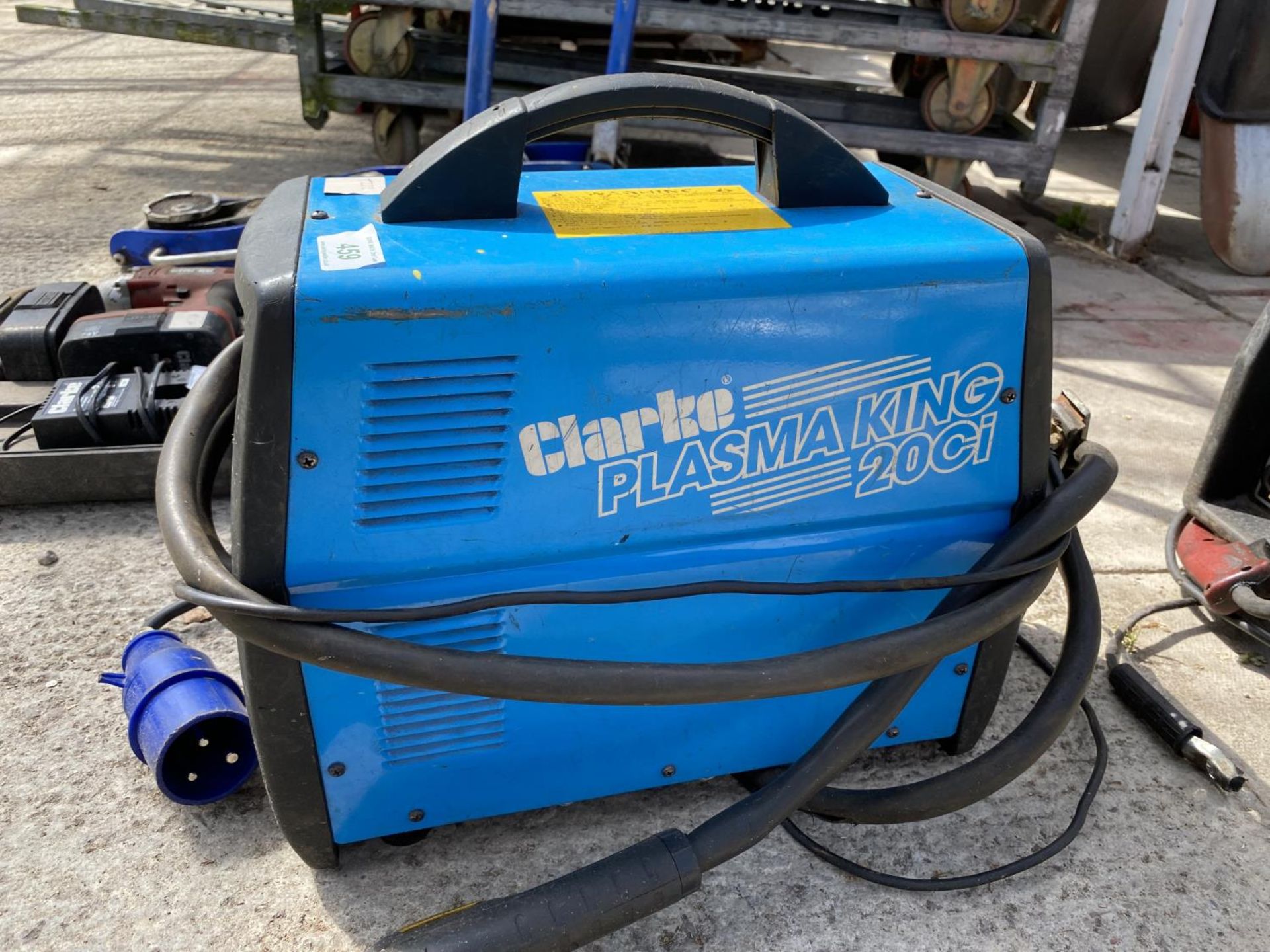 CLARKE PLASMA KING CUTTER WITH INTEGRATED COMPRESSOR NO VAT - Image 4 of 5