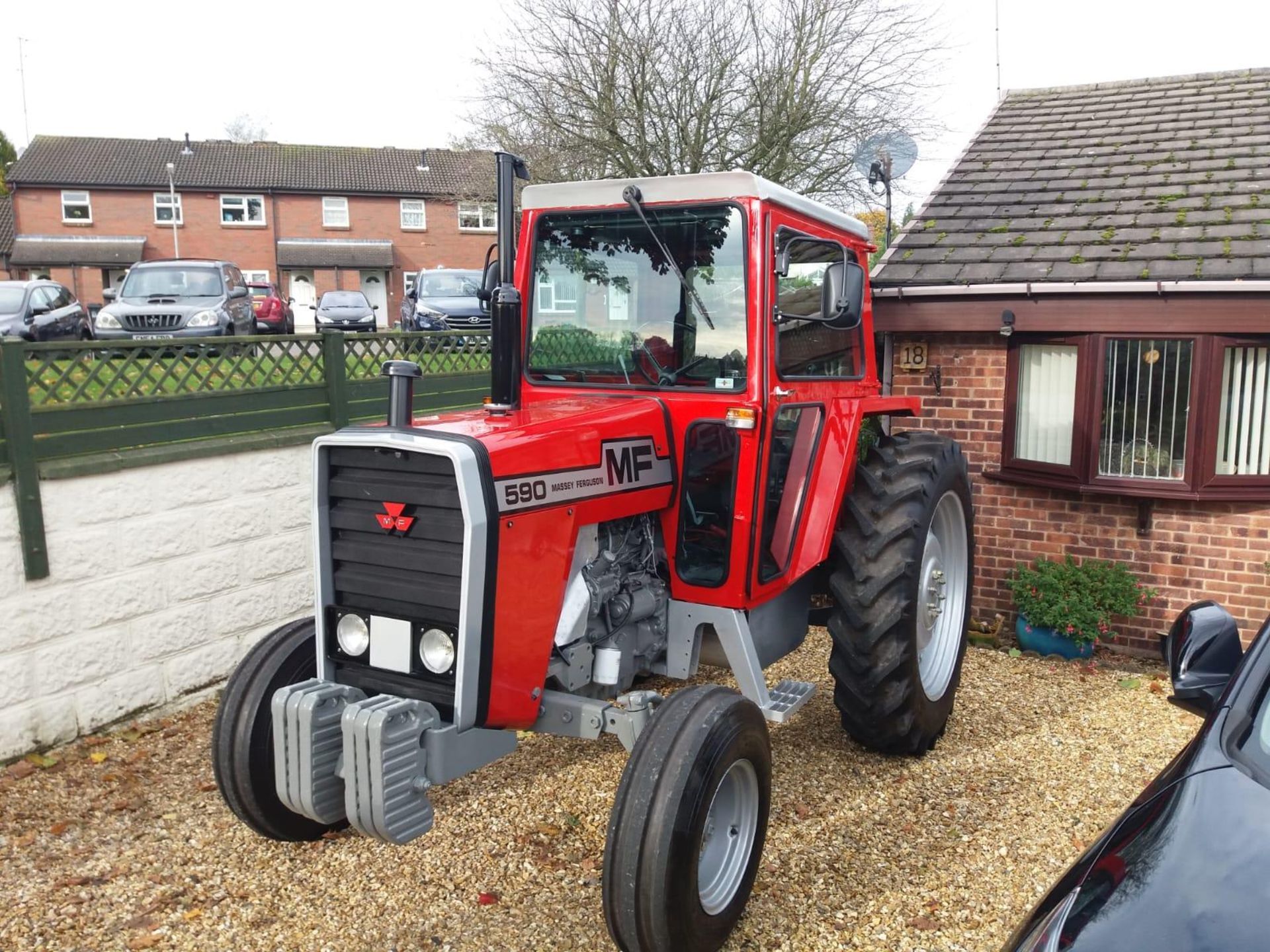 A MASSEY FERGUSON 590 TRACTOR -UTF 234S 4762 HOURS THIS TRACTOR HAS BEEN THE SUBJECT OF A FULL,