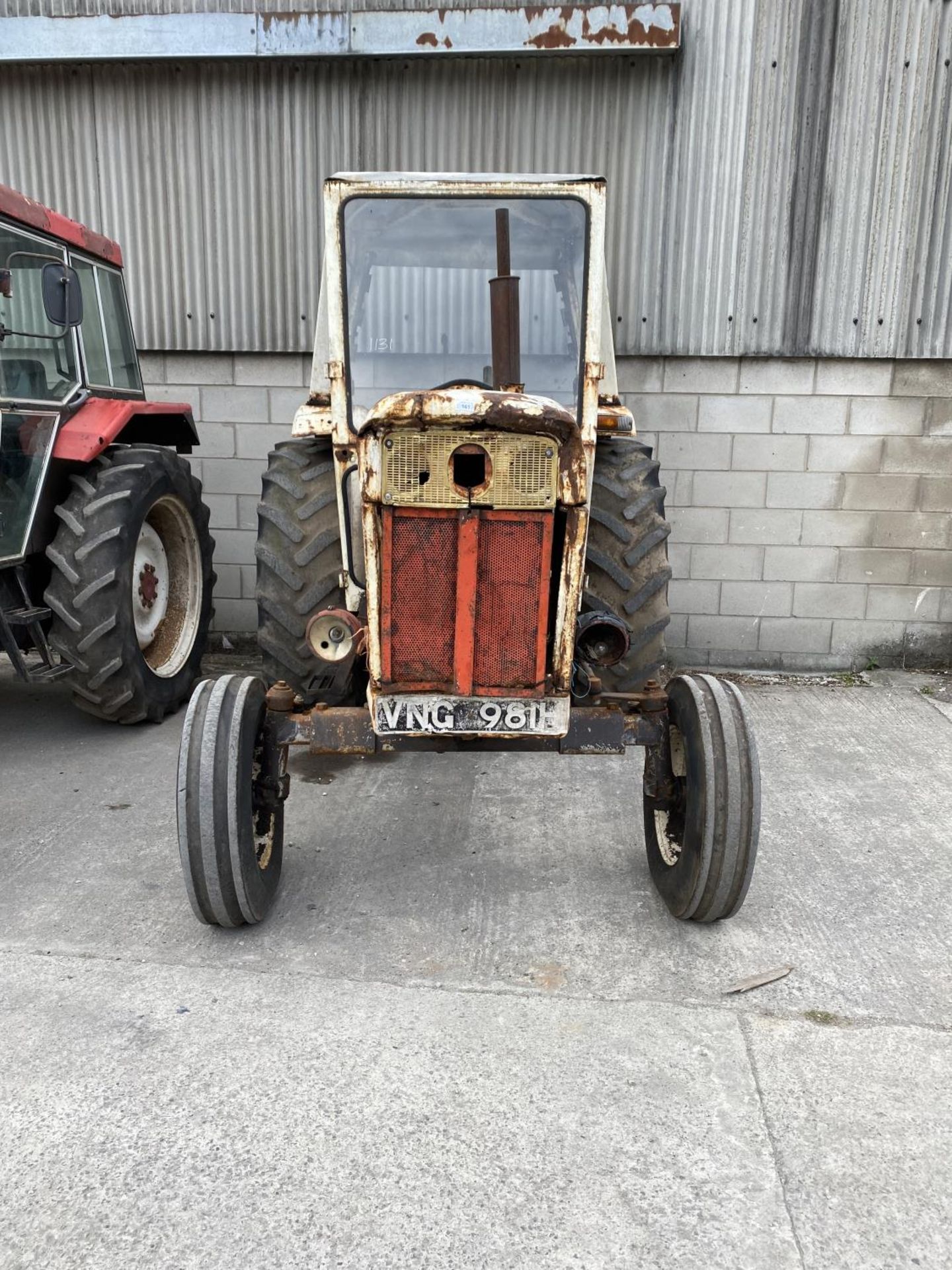 DAVID BROWN 1200 SELECTAMATIC TRACTOR IT WAS DRIVEN OFF A LOW LOADER THE VENDOR SAYS IT RUNS WELL NO - Image 2 of 6