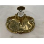 A VINTAGE BRASS ART NOUVEAU STYLE INKWELL WITH POT LINER