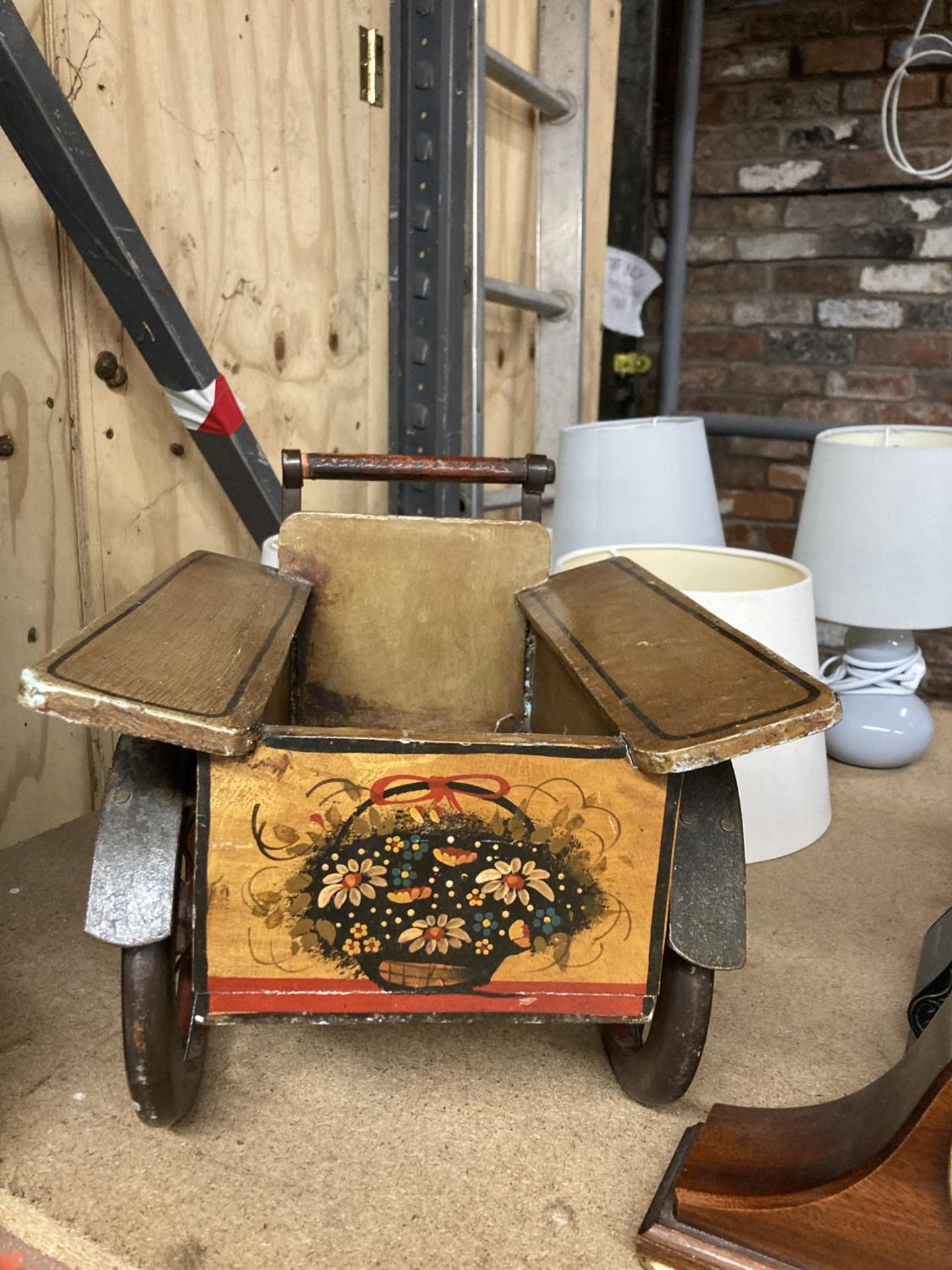 A WOODEN AND METAL VINTAGE CART WITH A HANDPAINTED FLORAL DESIGN COULD BE USED AS A GARDEN PLANTER - Image 2 of 4