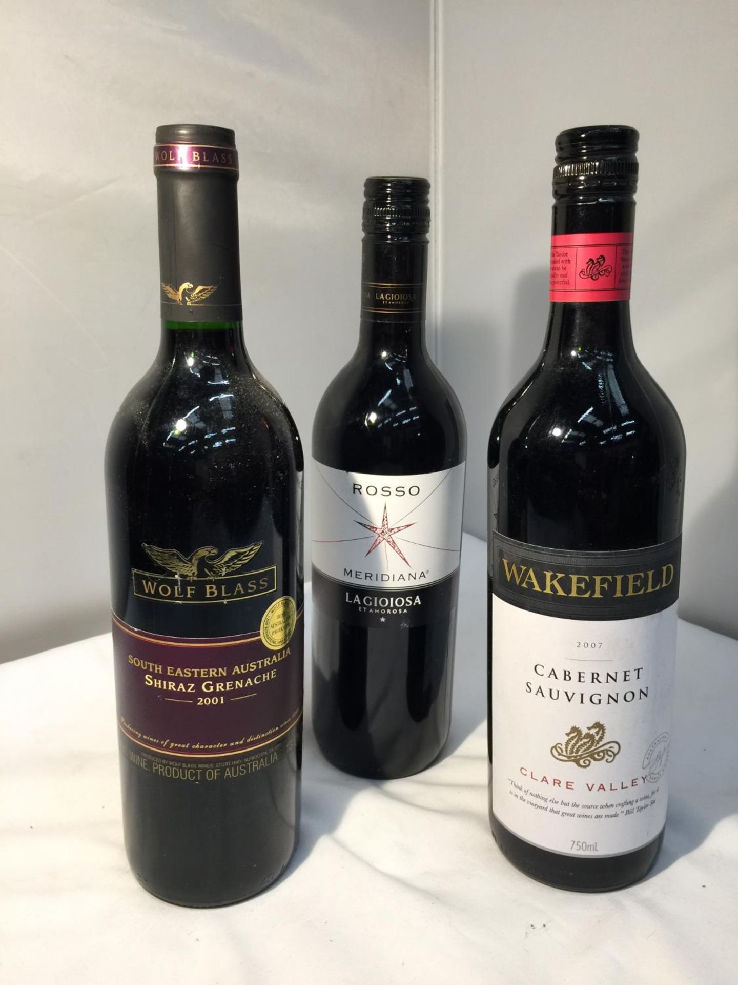 A MIXED SELECTION OF RED WINES TO INCLUDE ROSSO MERIDIANA LAGIOIOSA ESTAMOROSA BEING A PRODUCT OF