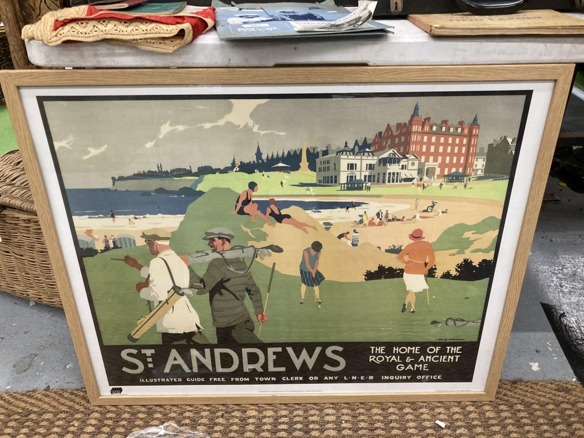 A LARGE VINTAGE STYLE PRINT OF A 1920'S SCENE ADVERTISING ST. ANDREW'S GOLF CLUB 83CM X 68CM