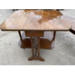 AN EDWARDIAN WALNUT SUTHERLAND TABLE WITH UNUSUAL FOLD-UP SECOND TIER ON TURNED LEGS WITH CANTED