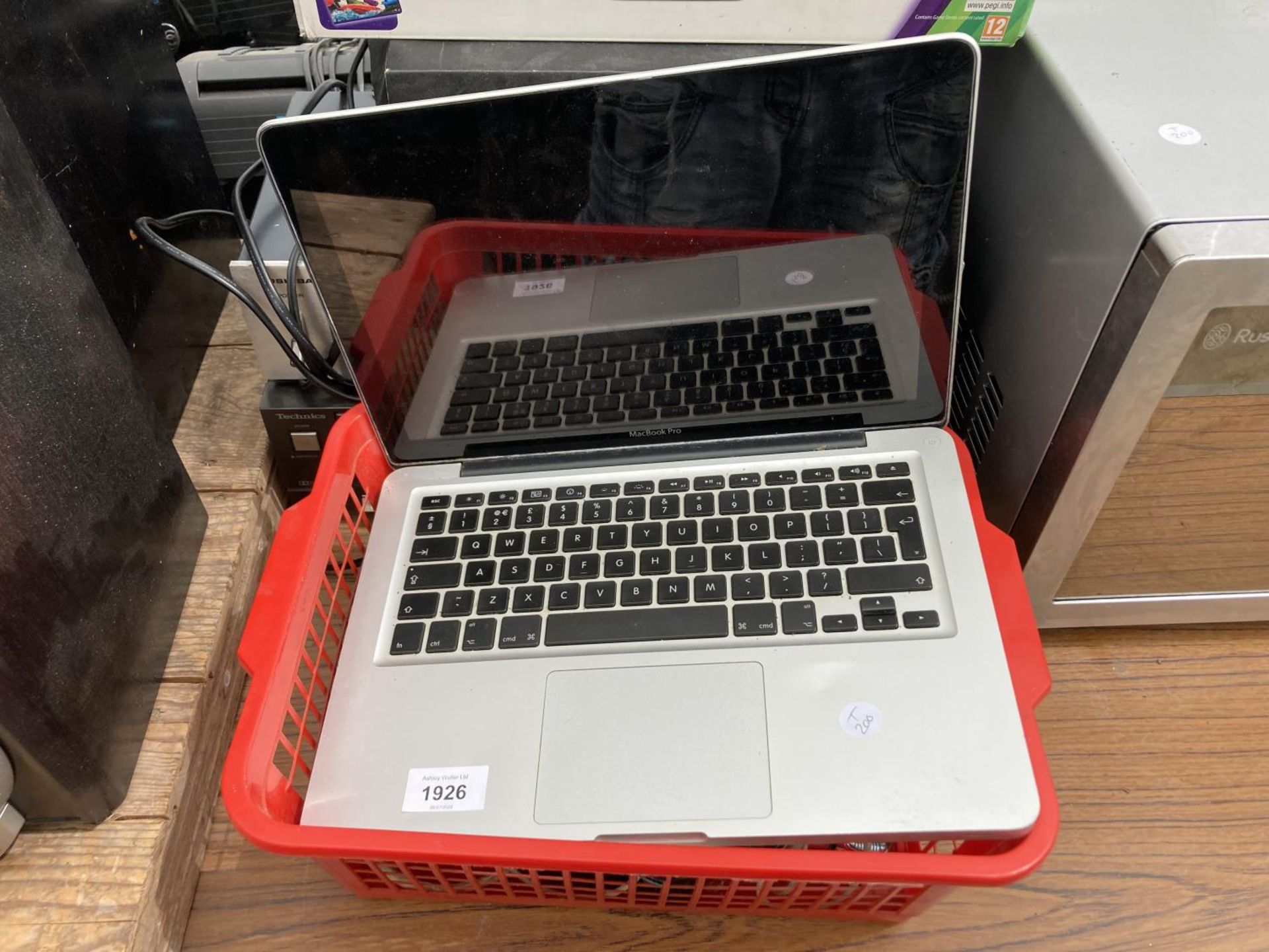 AN APPLE MAC BOOK PRO