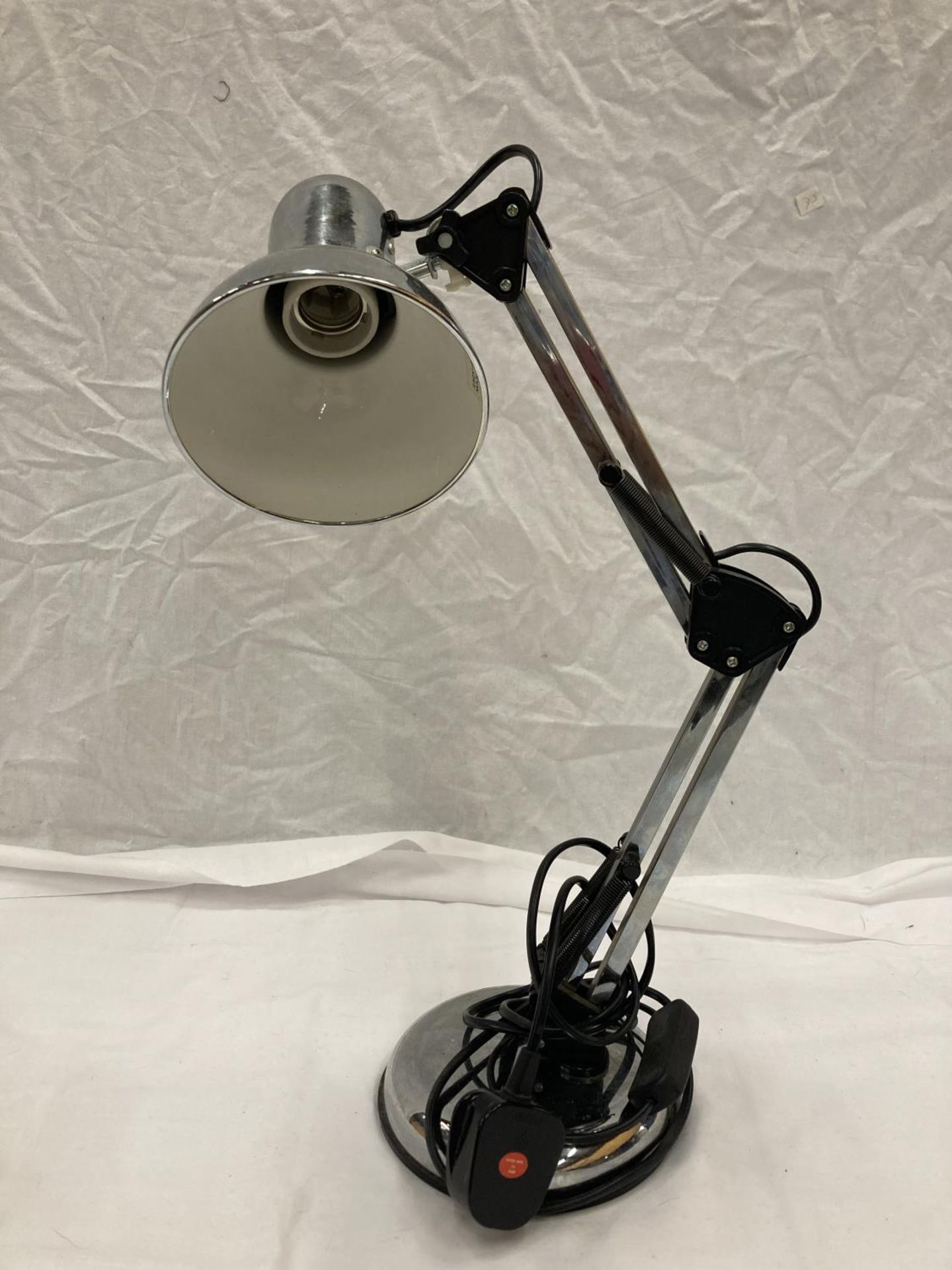 A VINTAGE STYLE CHROME ANGLE POISE LAMP