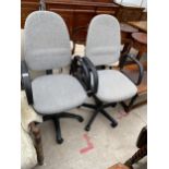 A PAIR OF MODERN SWIVEL OFFICE CHAIRS