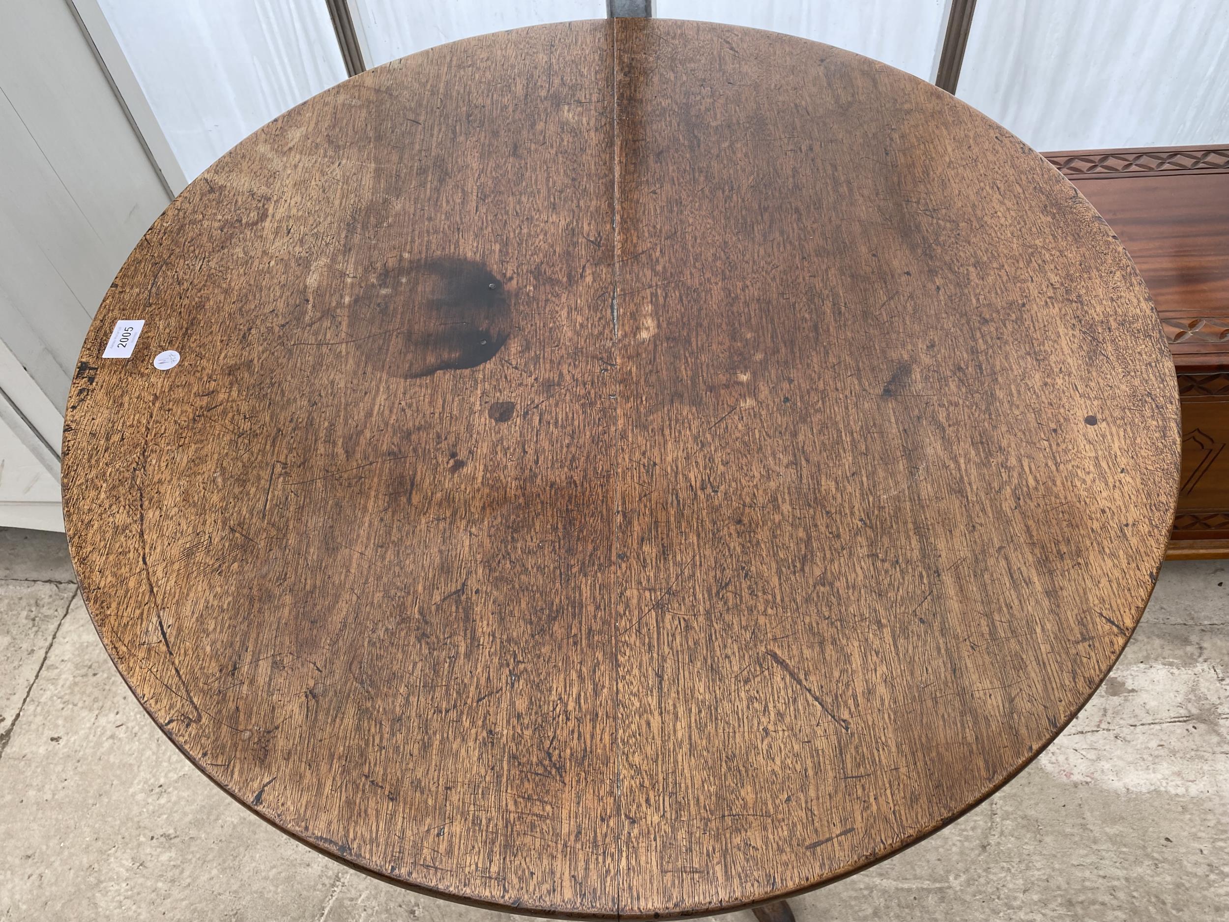 A GEORGE III MAHOGANY TRIPOD TABLE, 33" DIAMETER - Image 4 of 5