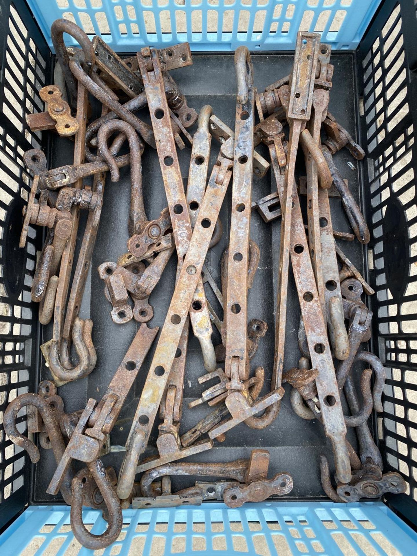 AN ASSORTMENT OF METAL WINDOW CATCHES - Image 2 of 2