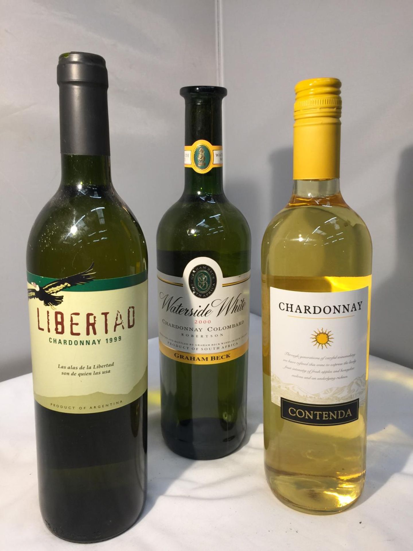 A NICE SELECTION OF WHITE CHARDONNAY WINES INCLUDINGA SOUTH AFRICAN WATERSIDE WHITE 2000