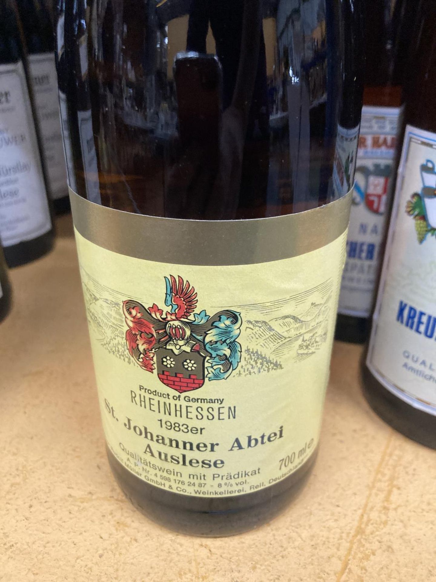 NIE BOTTLES OF VARIOUS GERMAN WINES TO INCLUDE 1983 ARTHUR HALLGARTEN NAHE KREUZNACHER KRONENBERG - Image 5 of 14