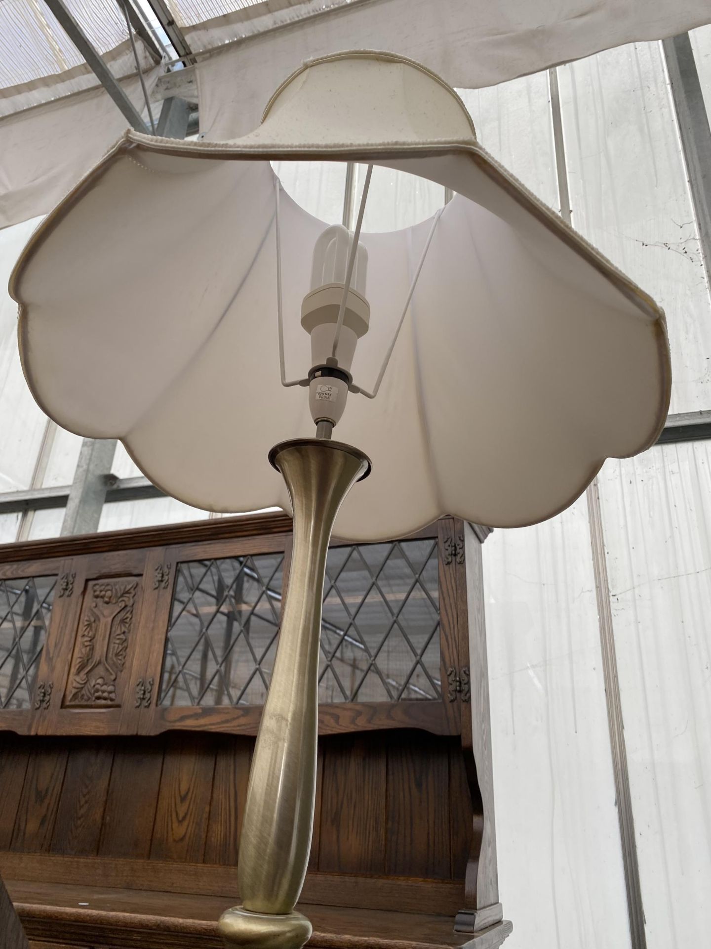 A MODERN METALWARE STANDARD LAMP COMPLETE WITH SHADE - Image 3 of 3