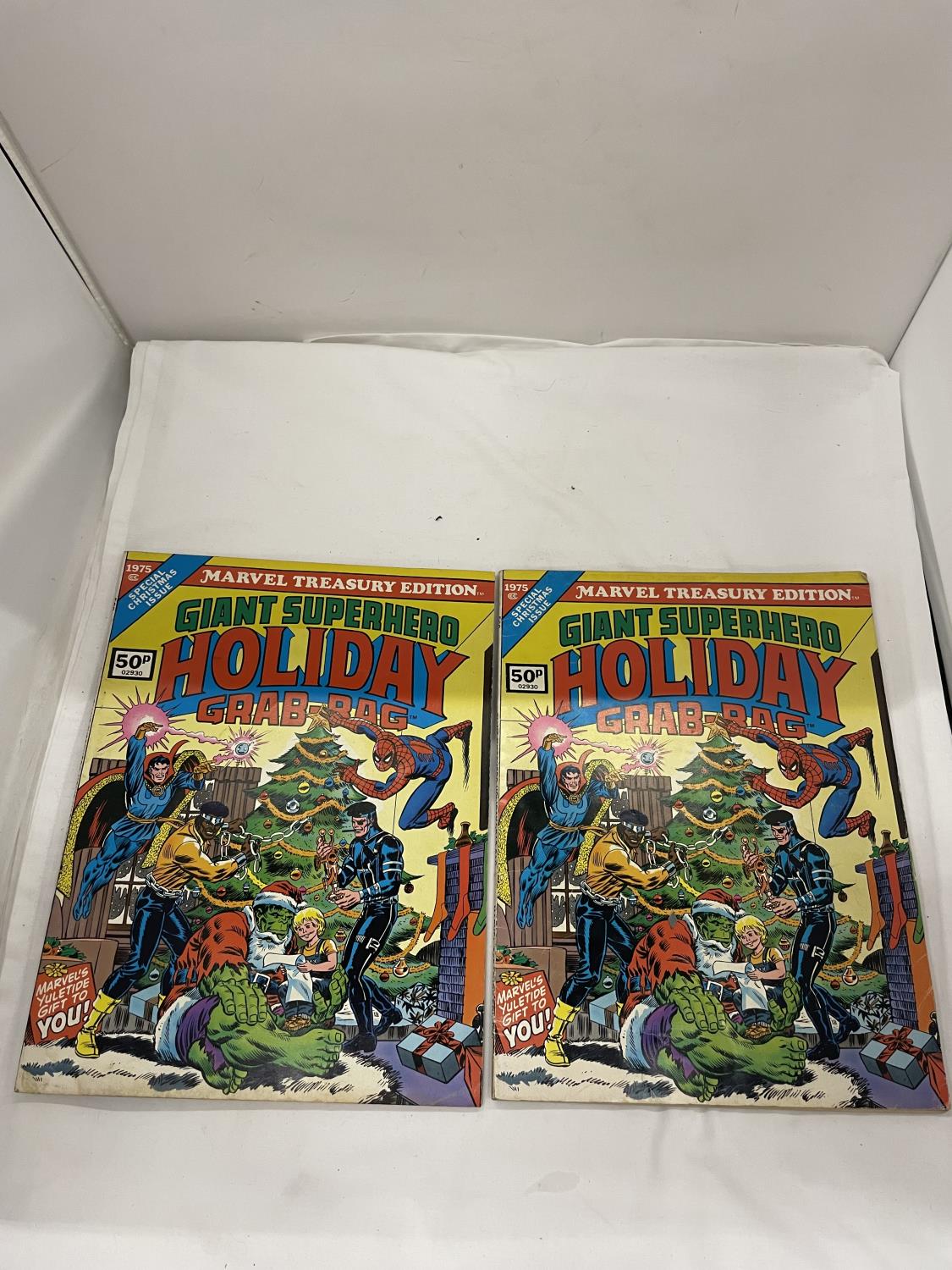 TWO MARVEL TREASURY EDITION SUPER HEROES COMICS BOTH 1975 NUMBER 02930