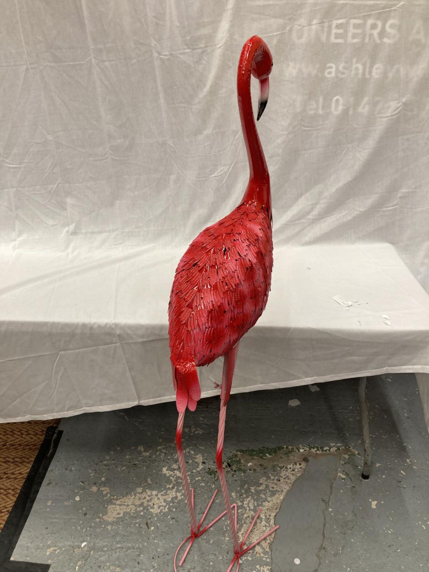 A LARGE FLAMINGO GARDEN ORNAMENT HEIGHT 155CM - Image 4 of 5