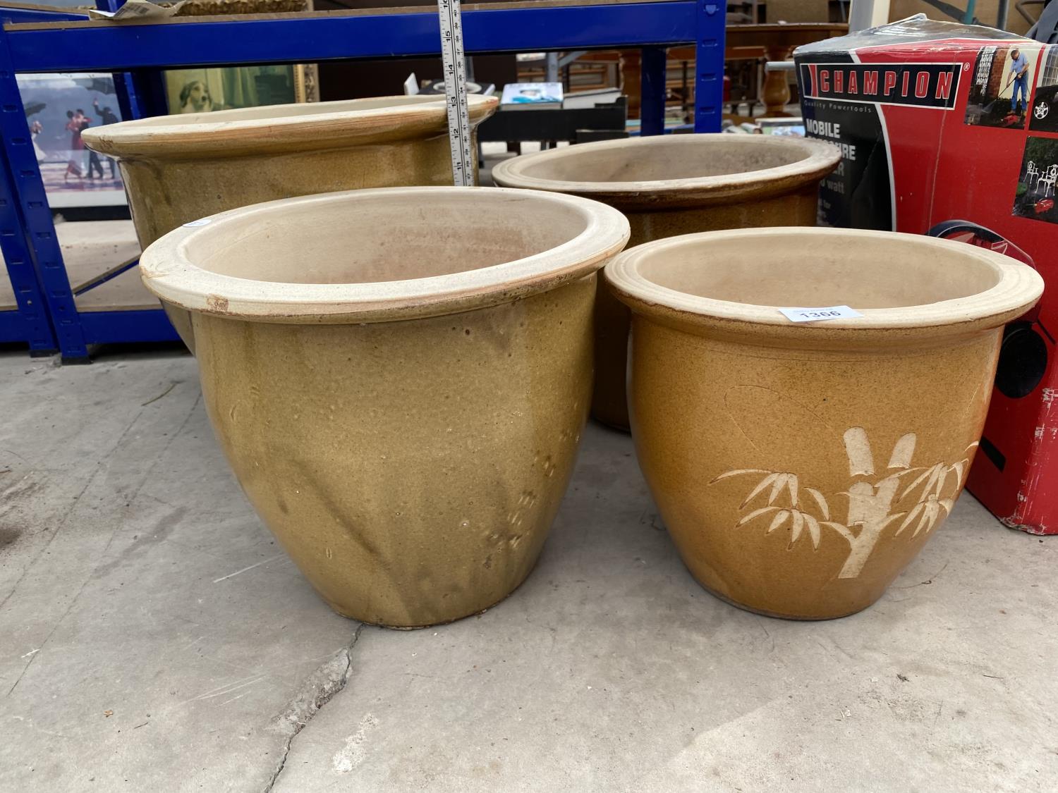 A SET OF FOUR GRADUATED GLAZED PLANT POTS - Image 2 of 9