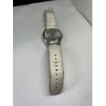 AN EMPORIO ARMANI WRIST WATCH WITH WHITE LEATHER STRAP