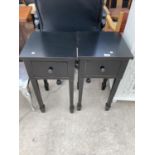 A PAIR OF MODERN BEDSIDE TABLES WITH SINGLE DRAWER