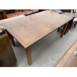 A MODERN OAK EXTENDING DINING TABLE, 60X39" (LEAF 18")