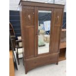 AN EARLY 20TH CENTURY OAK MIRRORED DOOR WARDROBE 47" WIDE