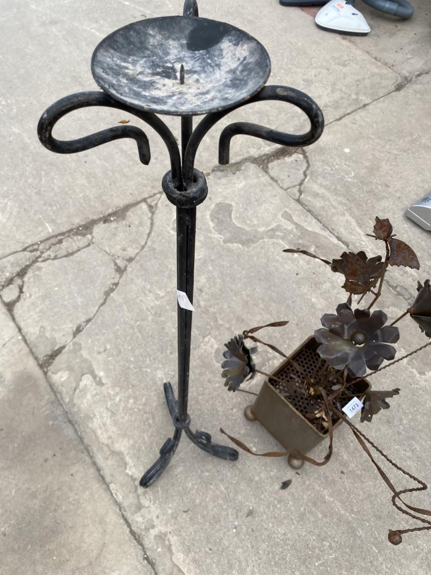 A WROUGHT IRON CANDLE HOLDER AND A DECORATIVE METAL PLANT HOLDER - Image 2 of 4