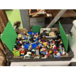 A BOX CONTAINING A QUANTITY OF LEGO TO INCLUDE BASES, FIGURES, ETC