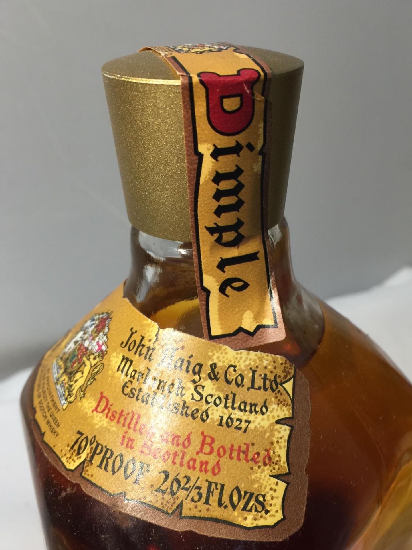 A BOXED DIMPLE DE LUXE SCOTCH WHISKY 70 PROOF 26 2/3 FL.OZS. PROCEEDS TO BE DONATED TO EAST CHESHIRE - Image 3 of 4