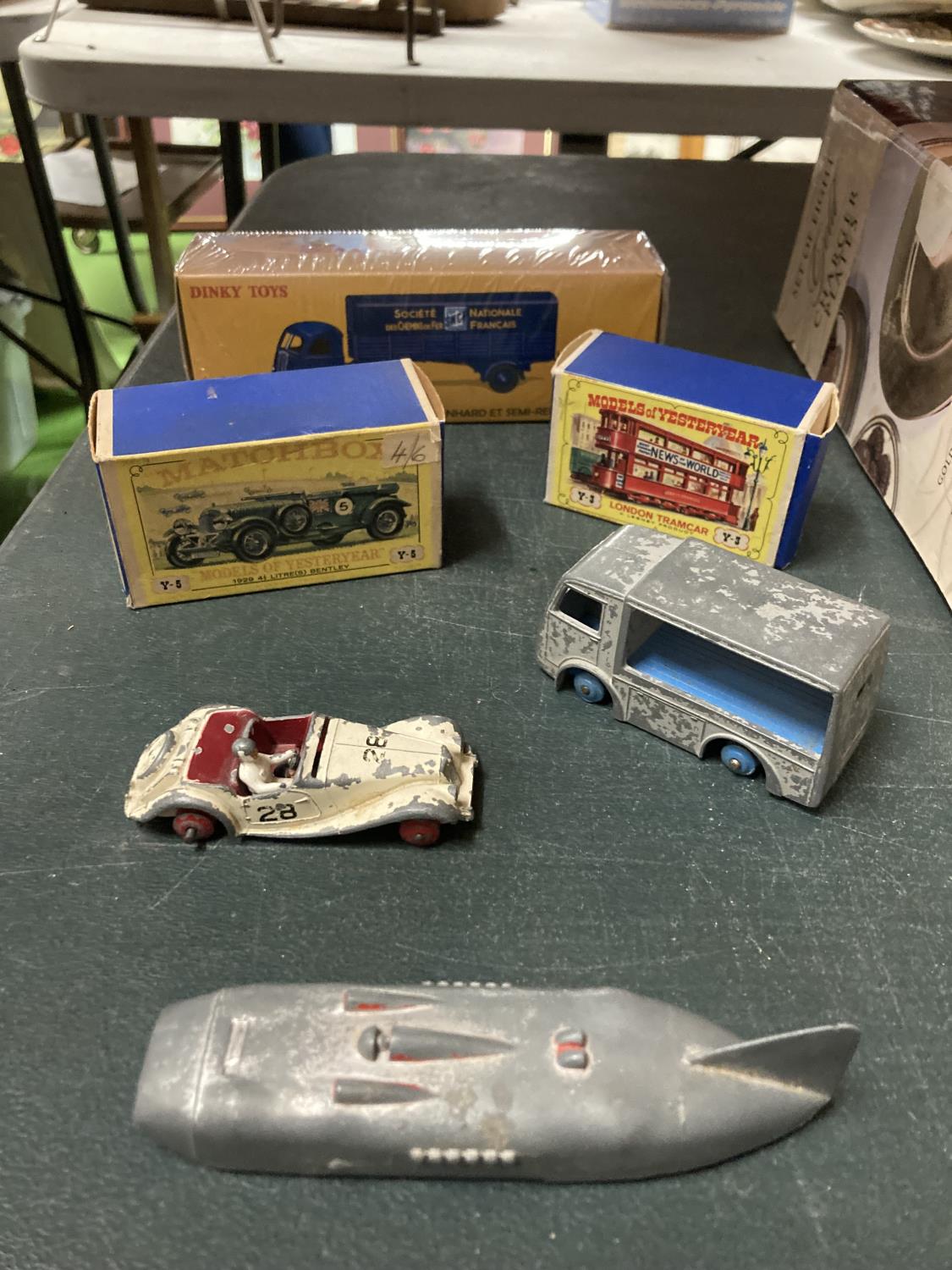 A BOXED DINKY TOYS WAGON (ATLAS), BOXED MODELS OF YESTERYEAR BUS AND BENTLEY, DINKY M. G. MIDGET,