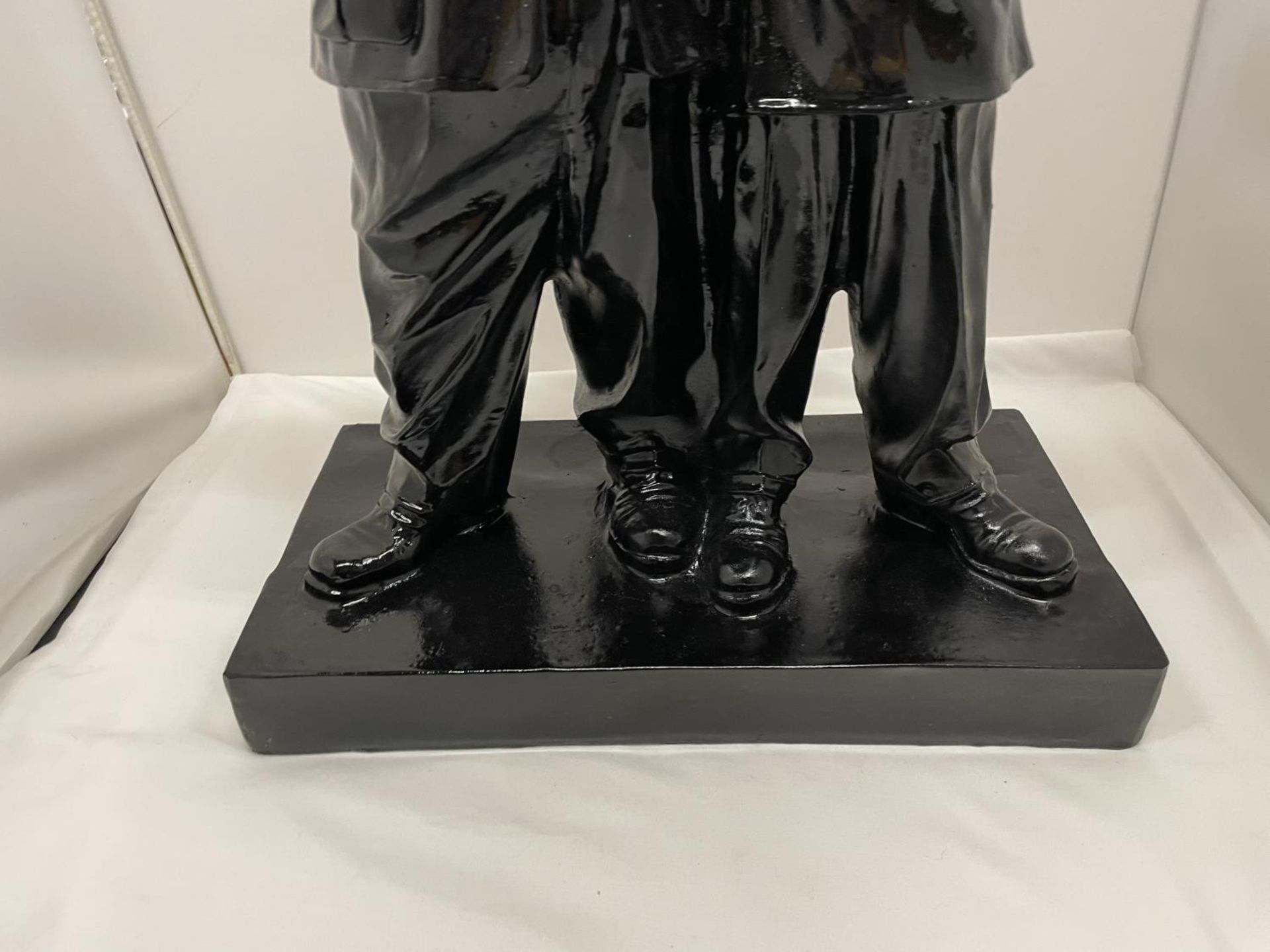 A LARGE LAUREL AND HARDY FIGURE HEIGHT 56CM - Image 5 of 6