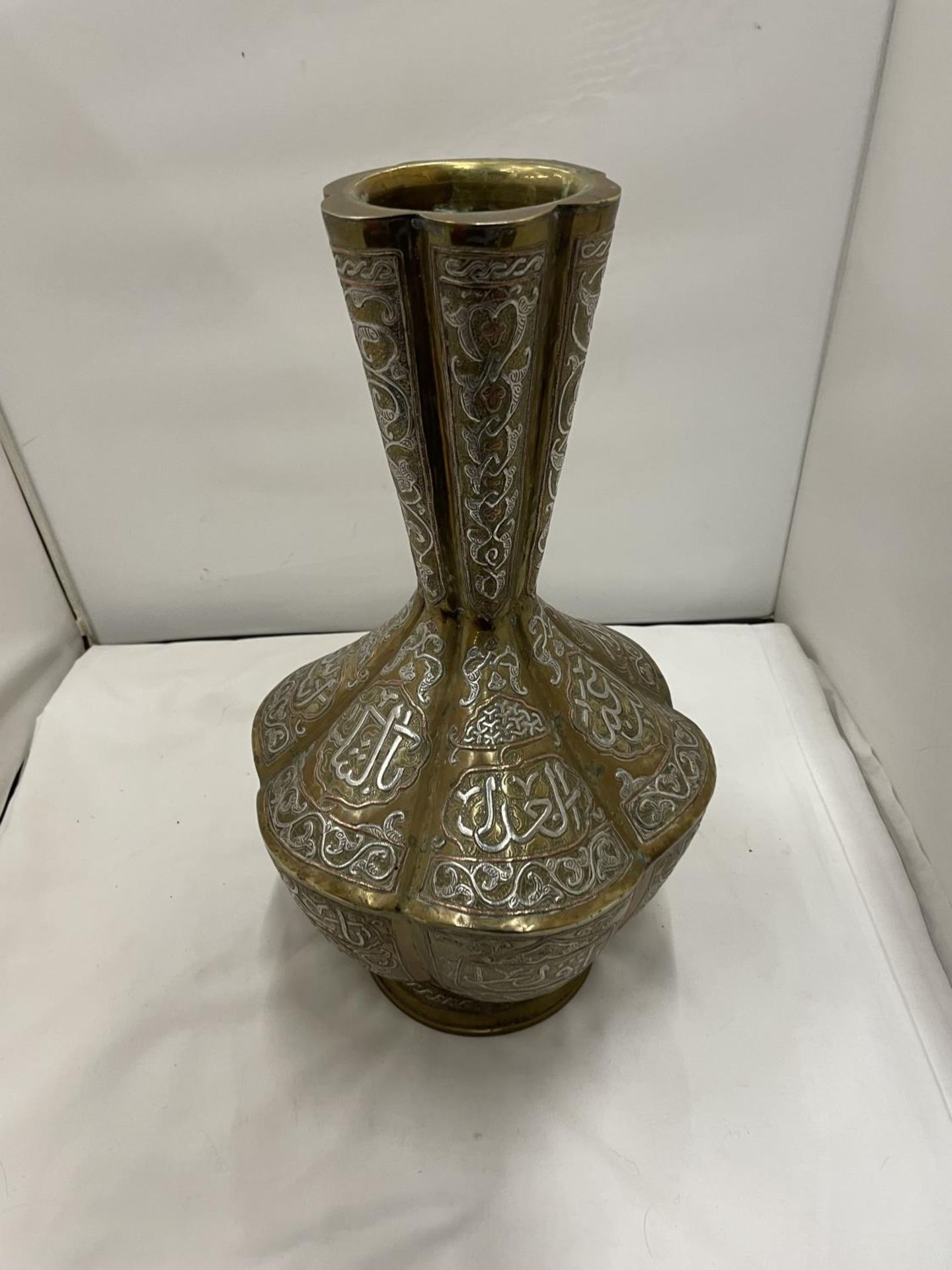 A BRASS AND WHITE METAL ASIAN STYLE VASE WITH FLUTED BODY HEIGHT APPROX 45CM