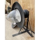 A LARGE VINTAGE STYLE COURTYARD LIGHT WITH WALL BRACKET