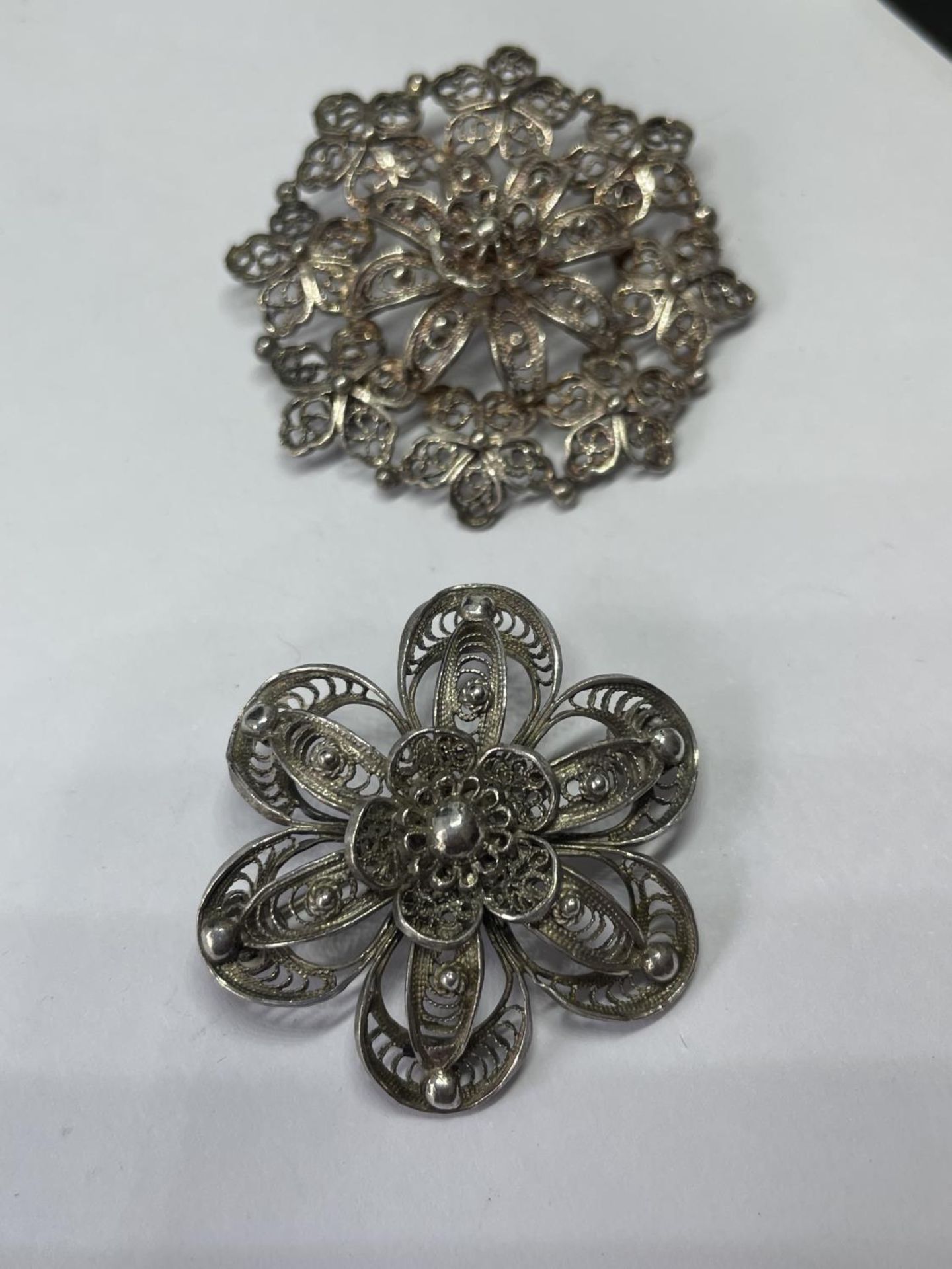 FIVE DECORATIVE SILVER BROOCHES - Image 2 of 3