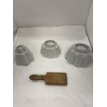 A SET OF THREE SHELLEY POTTERY JELLY MOULDS PLUS TWO BUTTER PATS