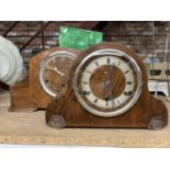 A VINTAGE 1950'S PERIVAL BRITISH MANTLE CLOCK TOGETHER WITH A FURTHER ART DECO STYLE MANTLE CLOCK