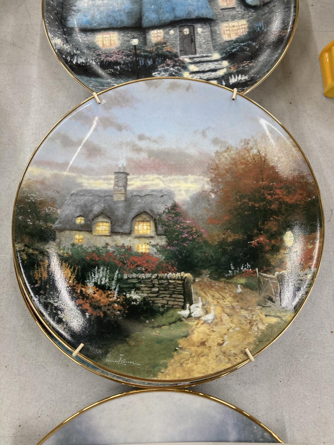 A SET OF FIVE COLLECTORS PLATES IN THE BRADEX SERIES 'GARDEN COTTAGES OF ENGLAND' PLUS A JAMES - Image 7 of 10