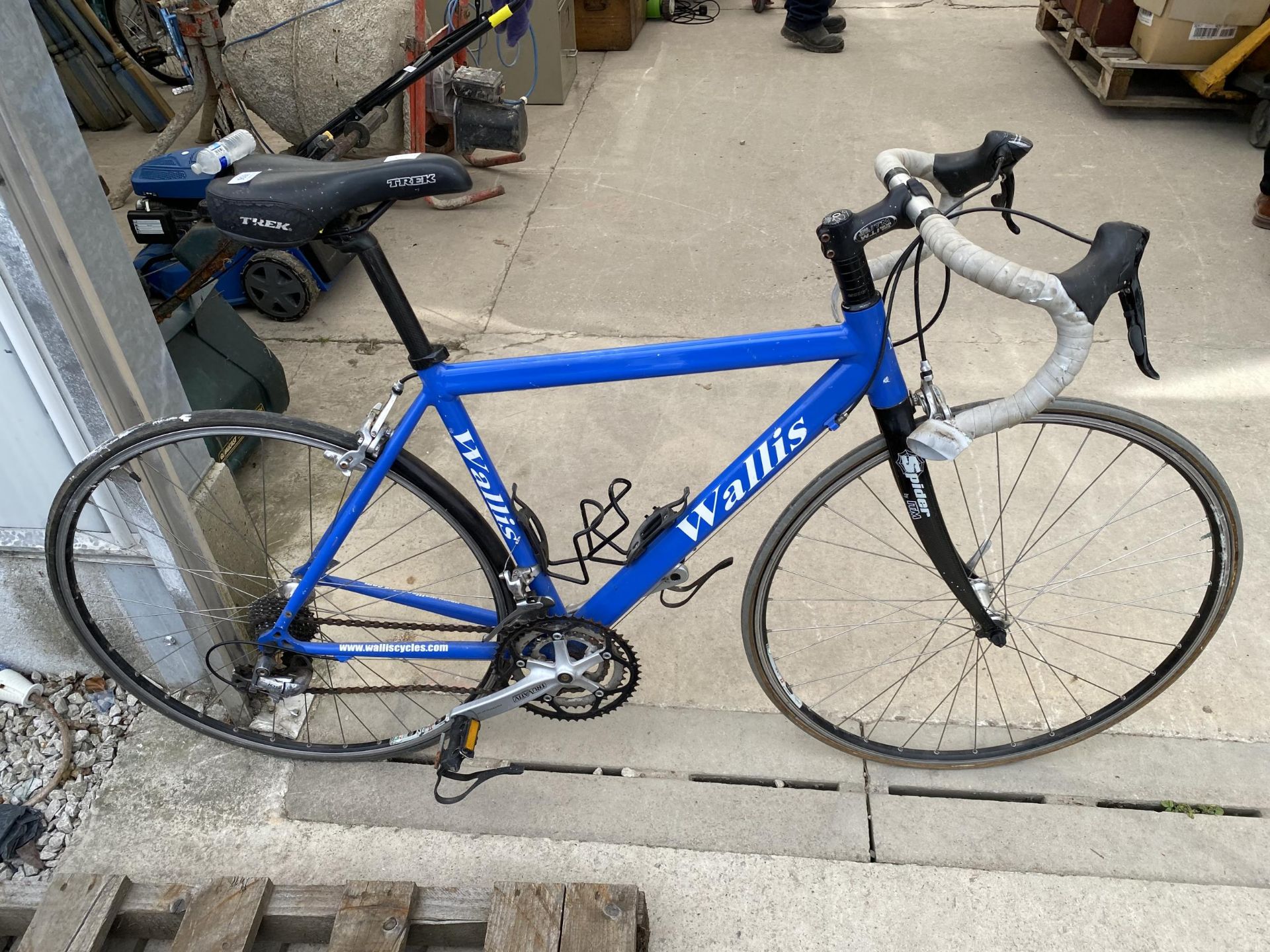 A WALLIS RACING BIKE WITH A 24 SHIMANO GEAR SYSTEM