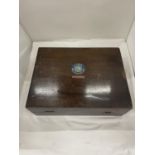A VINTAGE MAHOGANY HINGED BOX WITH CLASP FASTENING FOR 'LION MENUCATOR' NO 4 MODEL (BOX ONLY)