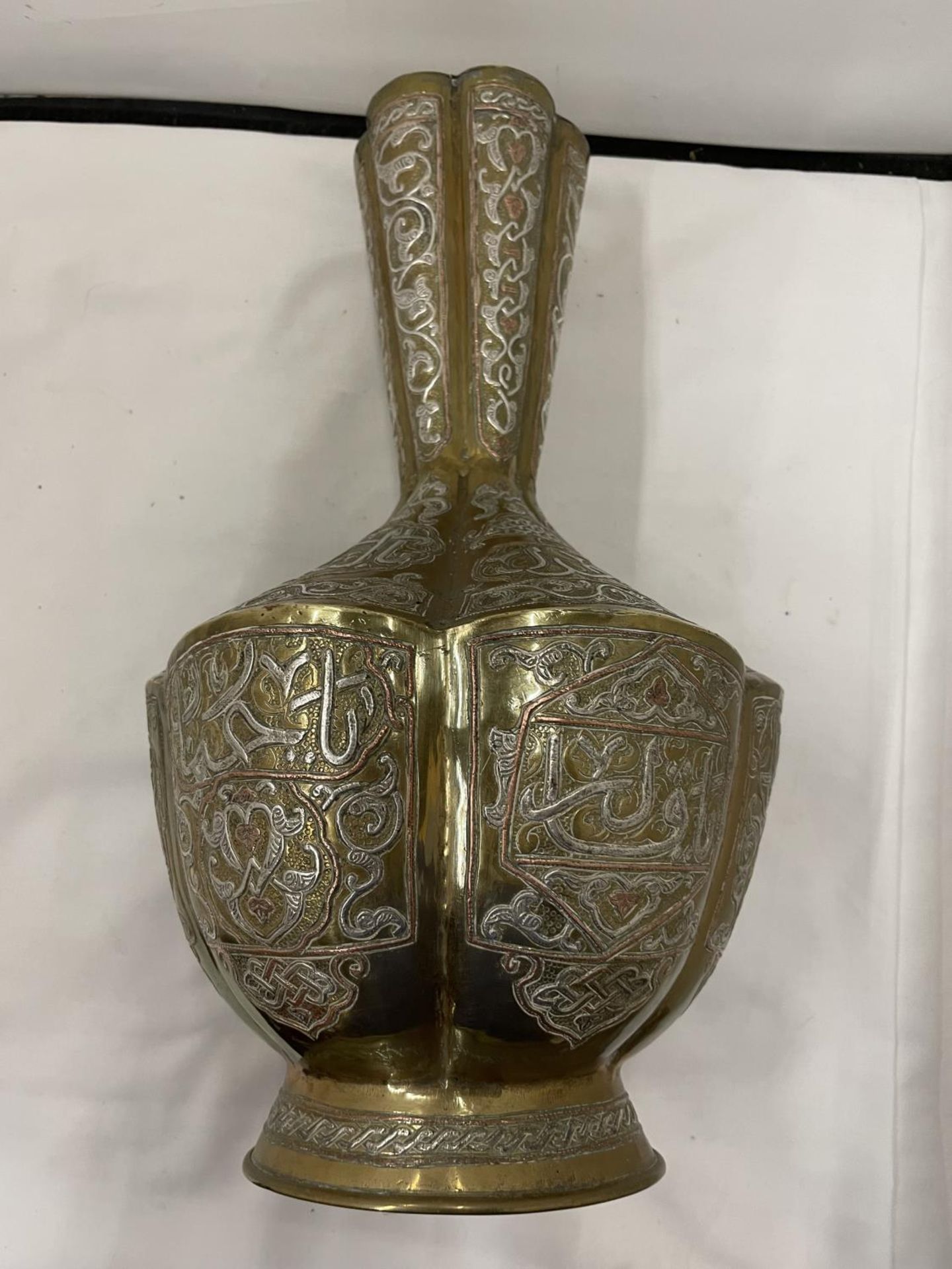 A BRASS AND WHITE METAL ASIAN STYLE VASE WITH FLUTED BODY HEIGHT APPROX 45CM - Image 2 of 3
