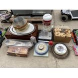 VARIOUS ITEMS TO INCLUDE A STAINLESS STELL FISH PAN, LARGE PLATTERS, GLASSES, PLATES, TOASTIE