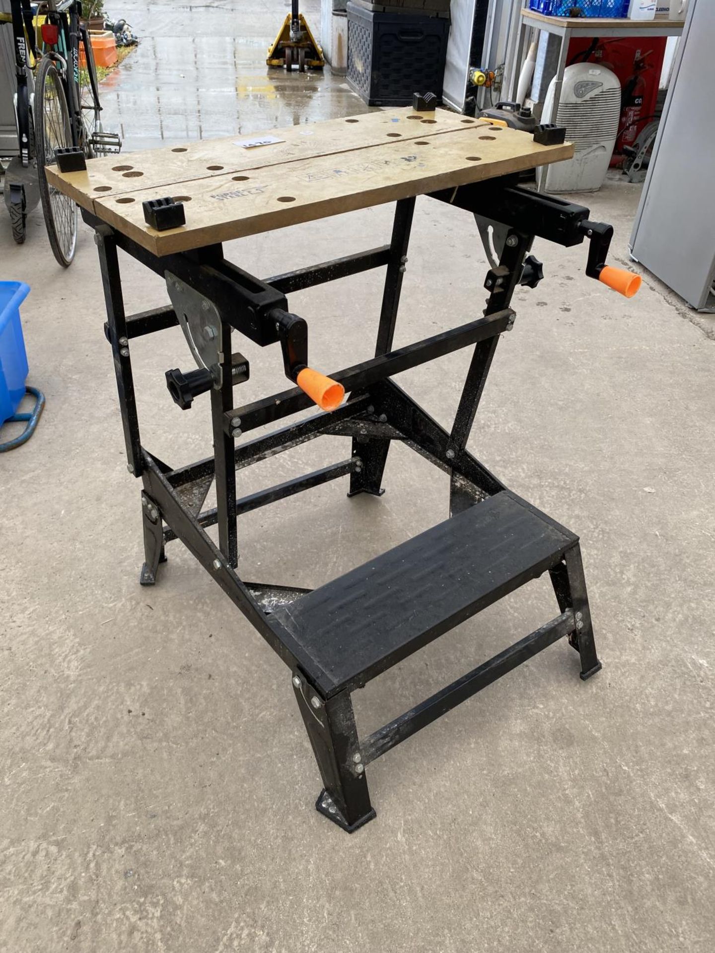 A FOLDING WORKMATE BENCH - Image 2 of 4