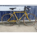 A VINTAGE RAPIER ROAD BIKE WITH 5 SPEED GEAR SYSTEM