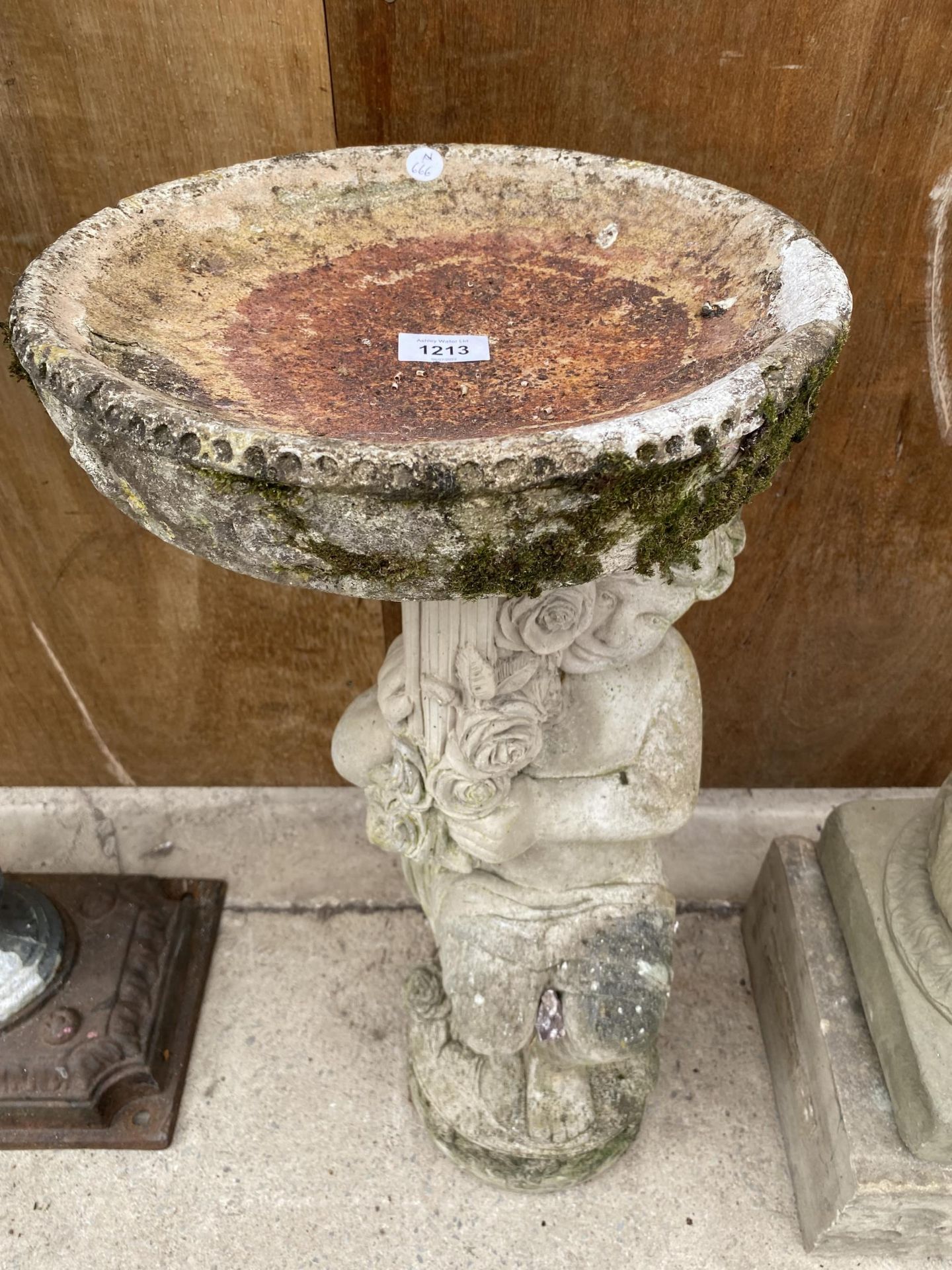 A RECONSTITUTED STONE BIRD BATH WITH CHERUB PEDESTAL BASE (H:71CM)