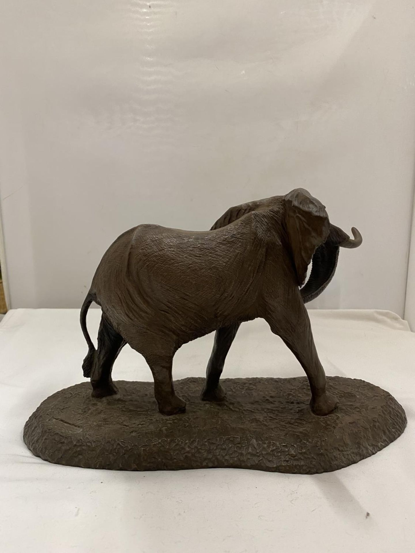 A ROBERT GLEN "GIANT OF THE AFRICAN PLAINS" ELEPHANT EAST AFRICAN WILDLIFE SOCIETY FIGURE (TUSK A/F) - Image 10 of 16