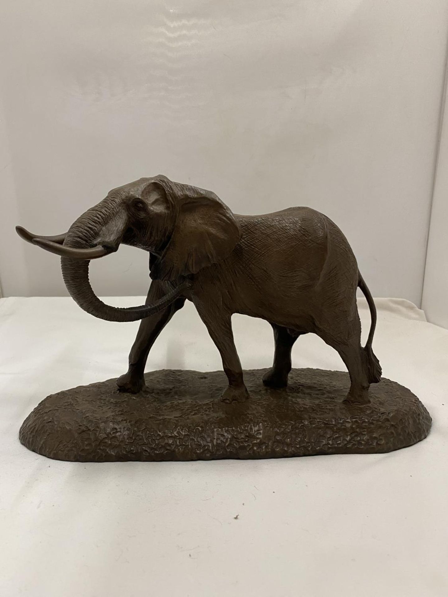 A ROBERT GLEN "GIANT OF THE AFRICAN PLAINS" ELEPHANT EAST AFRICAN WILDLIFE SOCIETY FIGURE (TUSK A/F) - Image 2 of 16